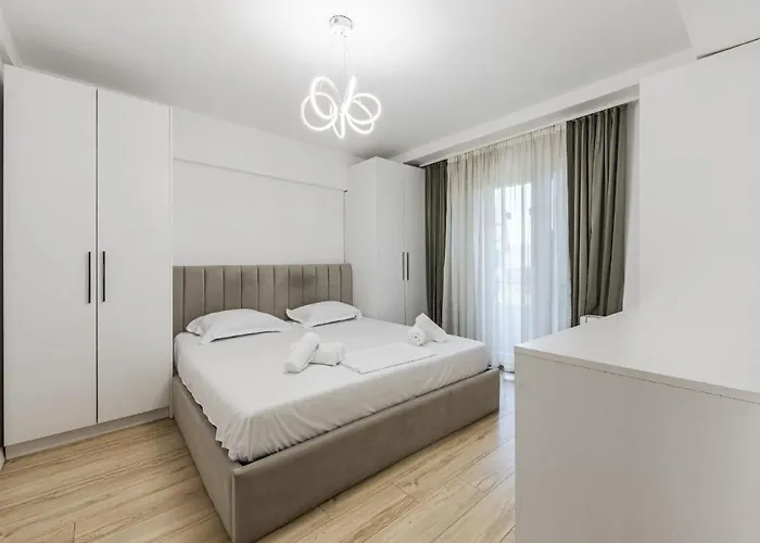 In The Center * 地拉那