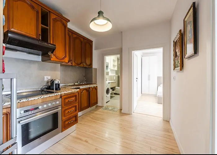 In The Center アパート ティラナ